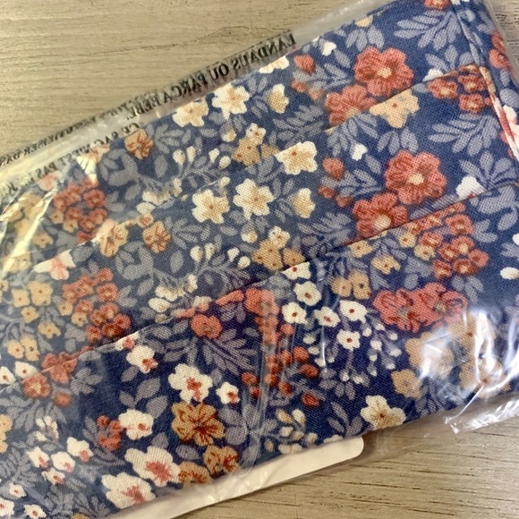 Free People Reusable Face Mask. - Picture 3 of 6